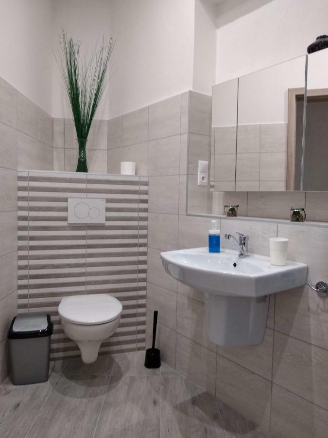 Kate & Jenny Apartments - Cosy Place In The City Center Bratislava Exterior foto